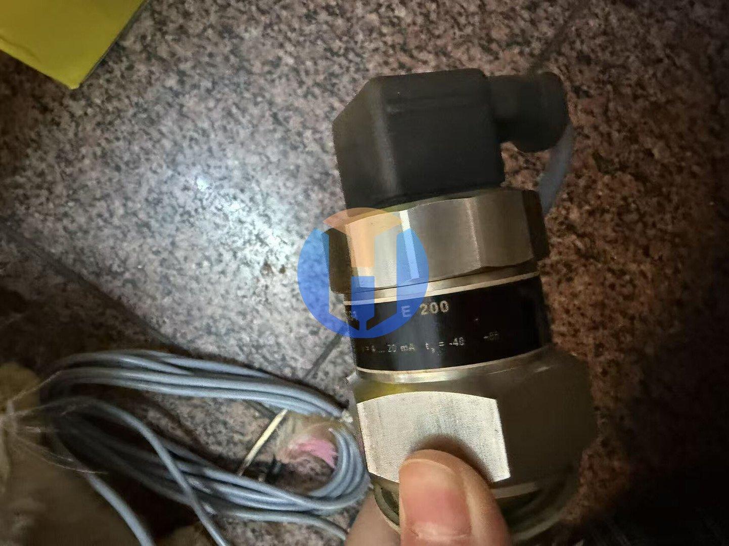 USED DINEL CLM-36N-12-G-I E 200 Capacitive Level Sensor USED DINEL CLM-36N-12-G-I E 200 Capacitive Level Sensor Industrial Automation Part - Image 1