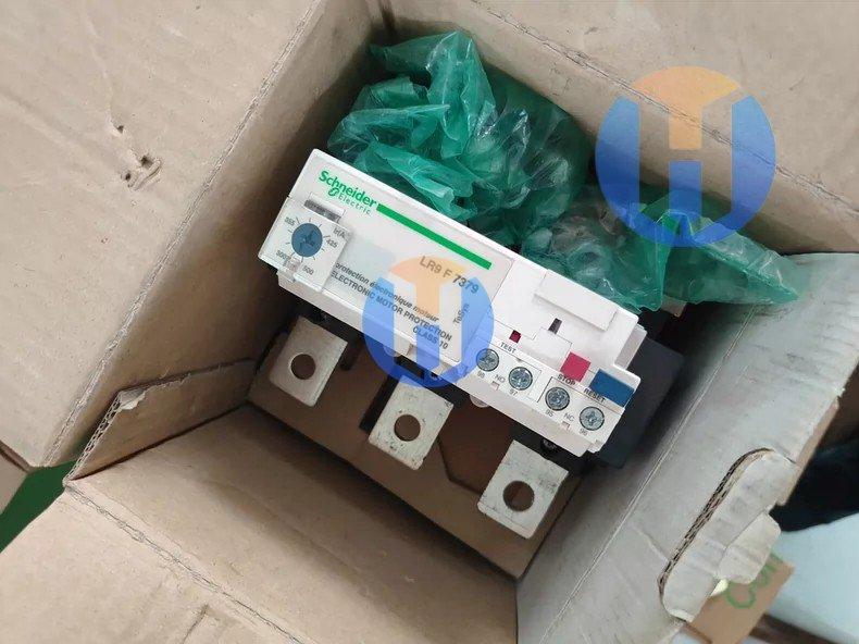 1 UNIT NEW Schneider Electric LR9F7579 1 UNIT NEW Schneider Electric LR9F7579 Industrial Automation Part - Image 1