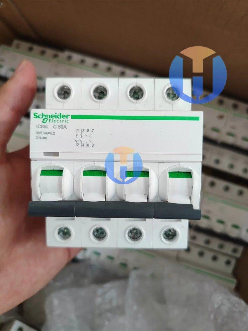 24 UNIT NEW Schneider Electric IC65L C50 4P 24 UNIT NEW Schneider Electric IC65L C50 4P Industrial Automation Part - Image 1